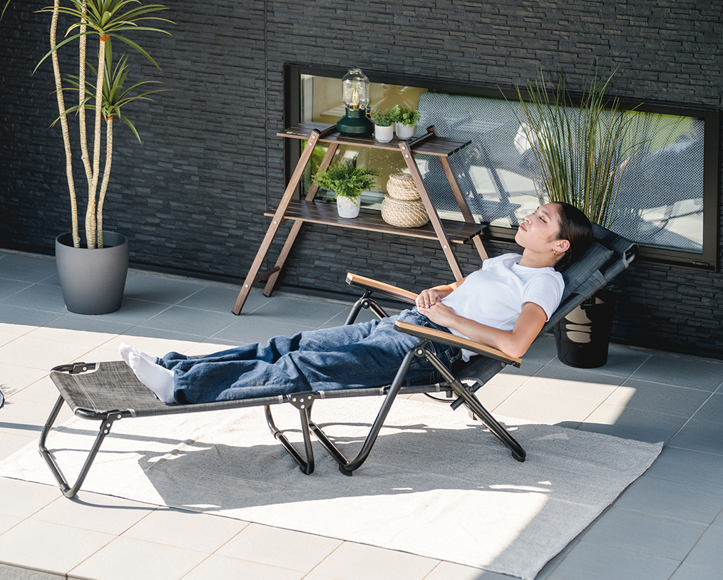 LOUNGE-BED
