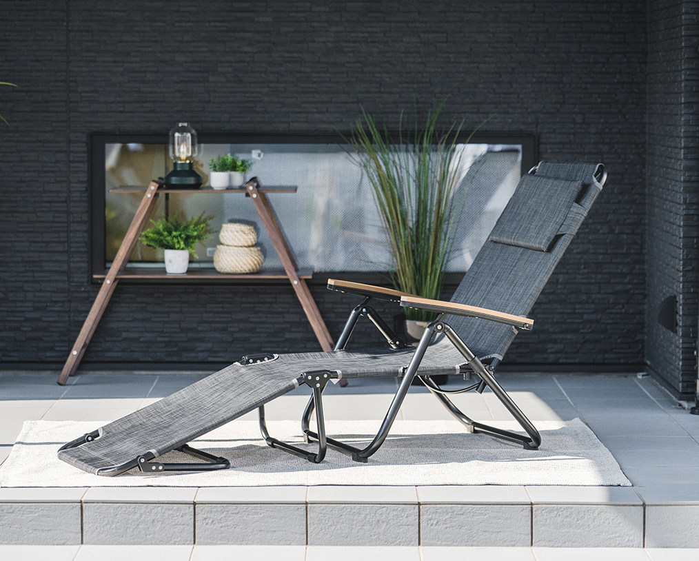 LOUNGE-BED